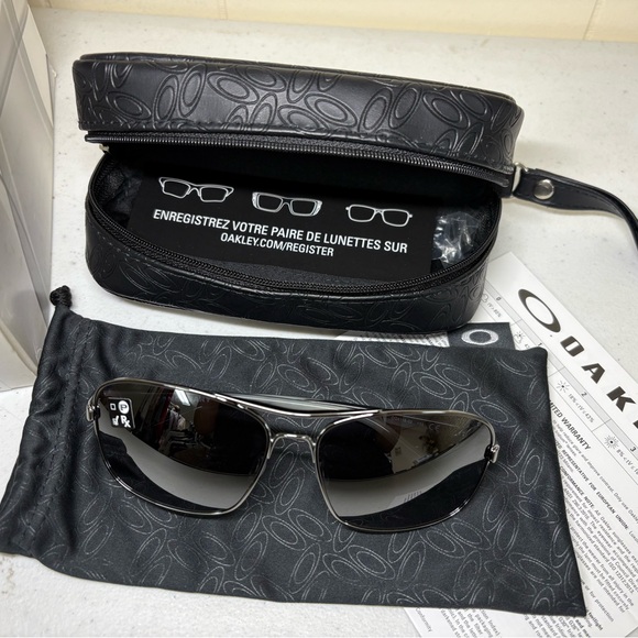 Oakley Sanctuary Gunmetal w/blkird women’s 008116 02 new With case - Picture 1 of 10